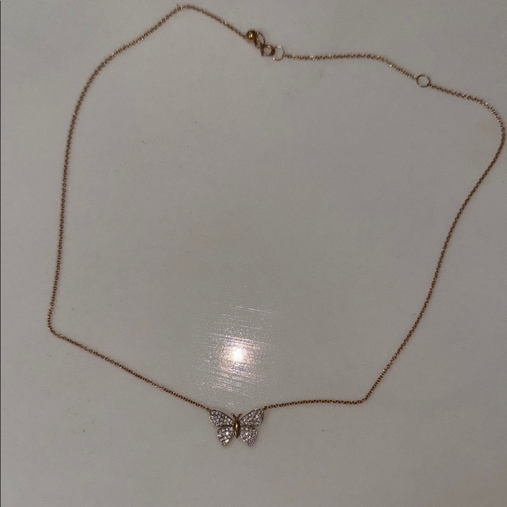 18k Gold Elegant Necklace with Butterfly Pendant
